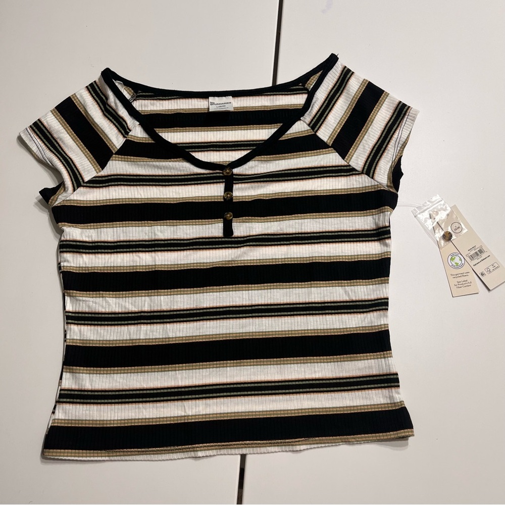 No Boundaries Black, White, and Tan Striped Short Sleeve Top (12-14 Large)